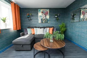 Free Parking 3 Bedroom House in Nottingham